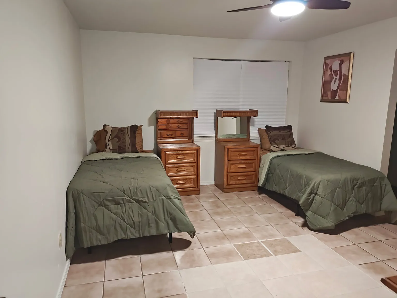 3 bed, 2433 sqft, $750 — Photo 4