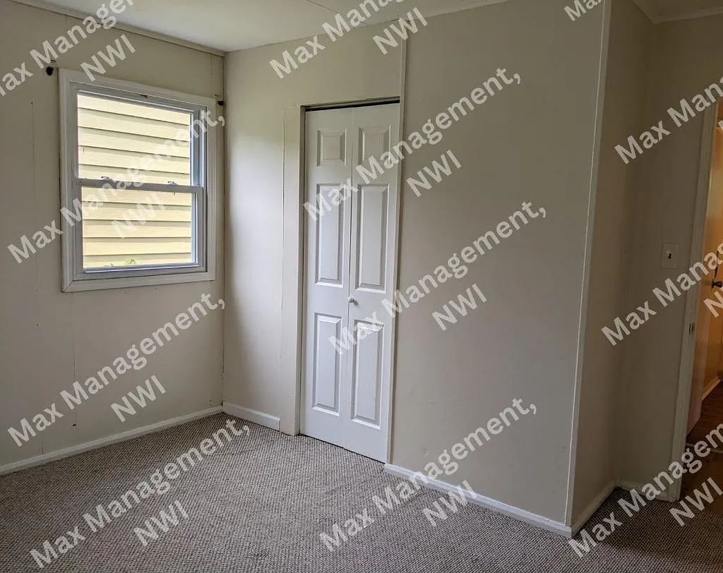 831 Spruce St — Photo 3