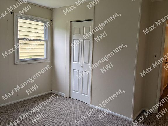 3rd image of 831 Spruce St