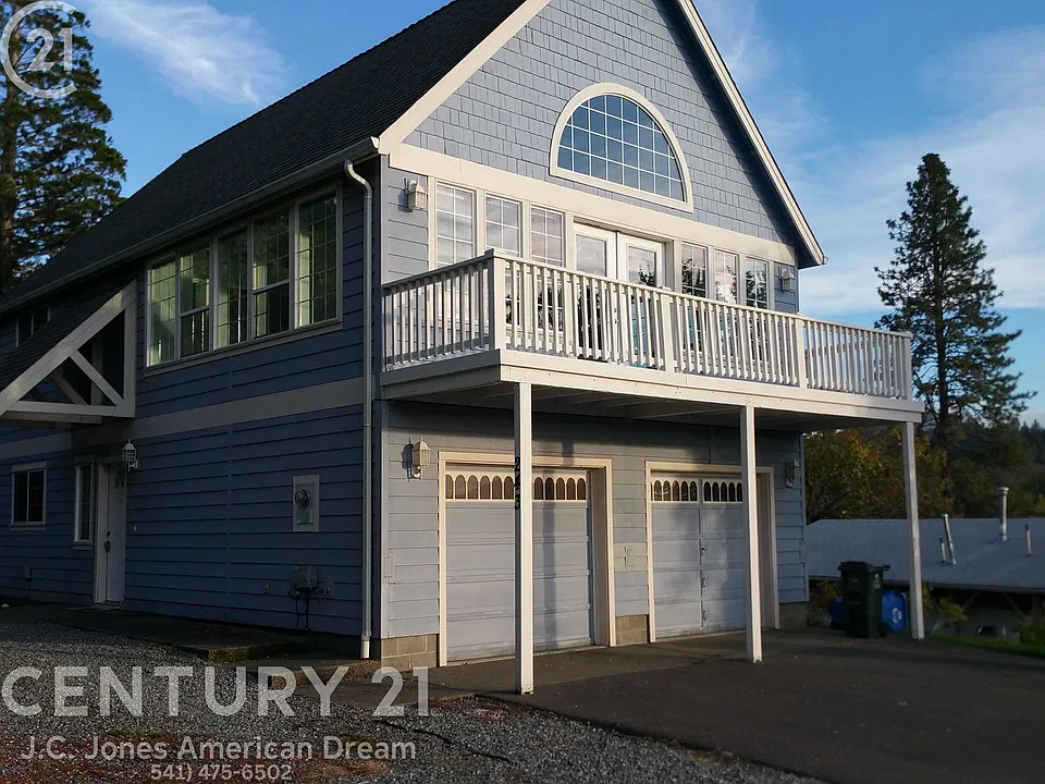 243 SE Hill Top Dr