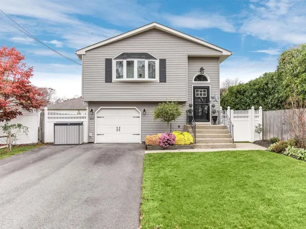 267 Donald Boulevard, Holbrook, NY 11741