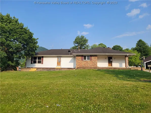 340 3rd St W, Madison, WV 25130