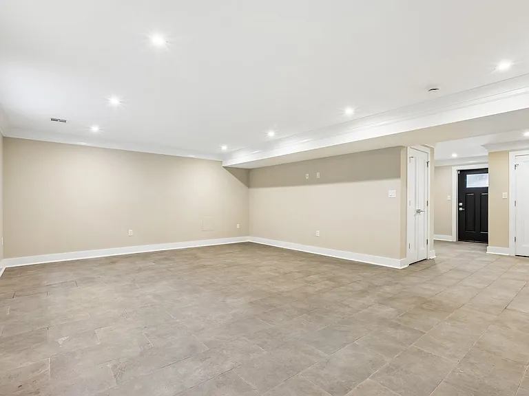 211 Warwick Ave #1 — Photo 29