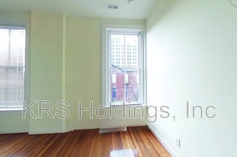 123 E Broad St — Photo 1