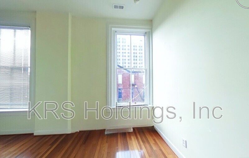 1st image of 123 E Broad St
