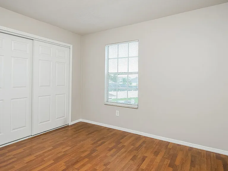 305 Palmview Ct — Photo 14