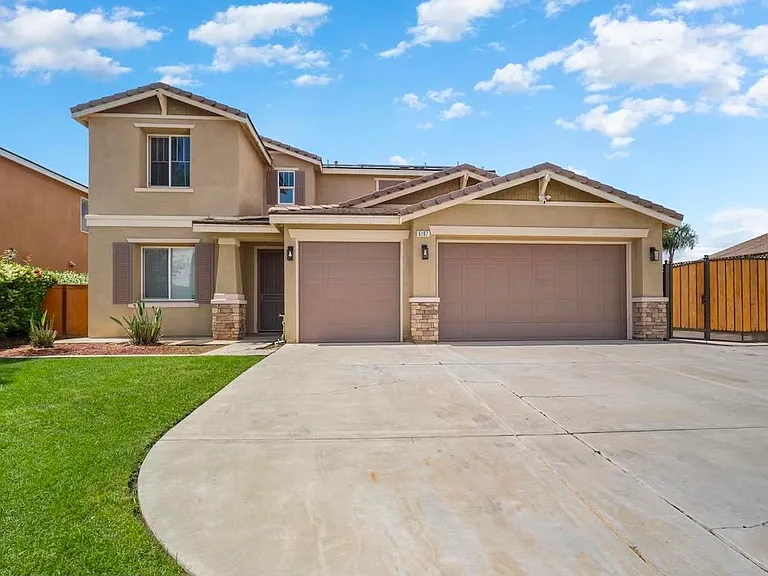 6107 Shasta Daisy Way — Photo 1