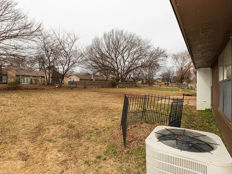 4902 S Gum Ave — Photo 35