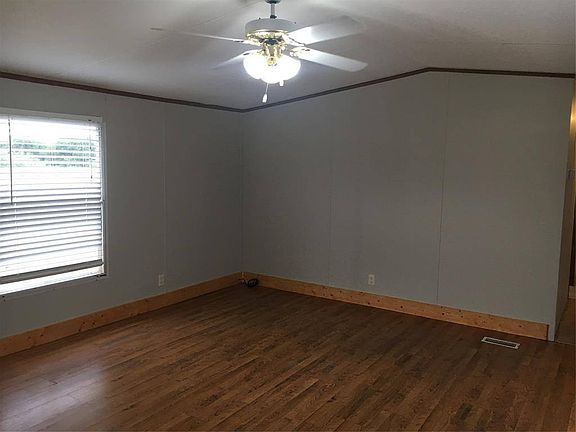 4th image of 133 Shirley Ct