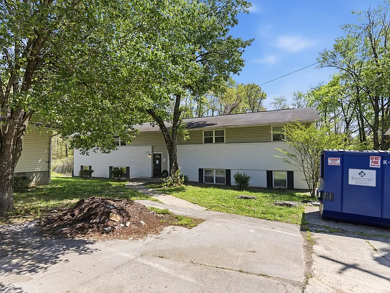 Golf View Apartments — Photo 15