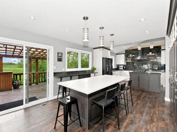 6802 SW 42a Ave, Camrose, AB T4V 3S4