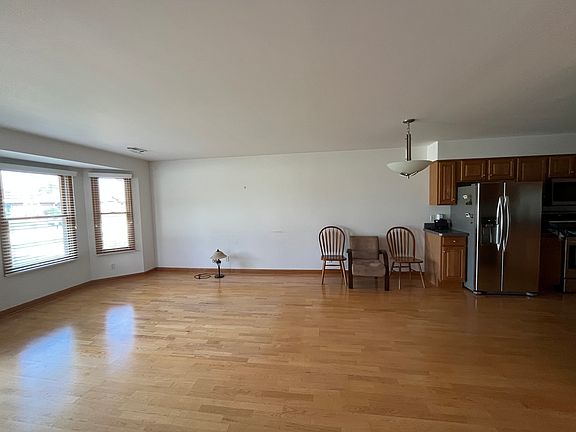 3rd image of 245 Jennifer Ln