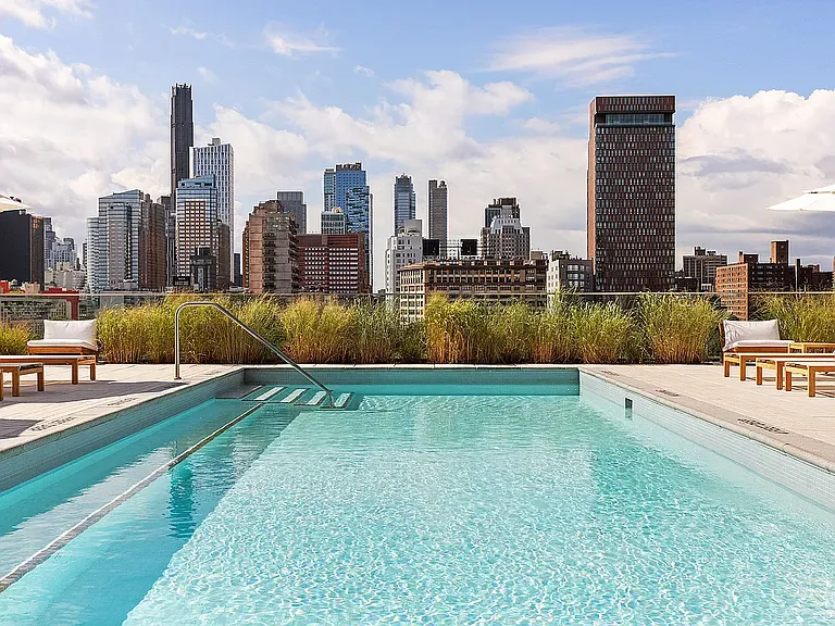 115 York St #Penthouse 21F — Photo 1