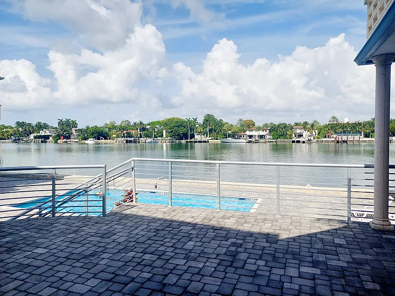 6484 Indian Creek Dr #123 — Photo 11