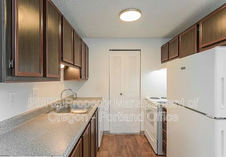 Parkway Garden — Photo 82
