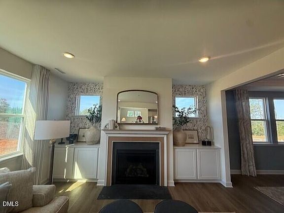 3rd image of 527 Whinfield Pl