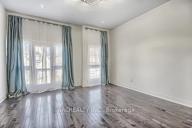 79 Baldry Ave — Photo 9