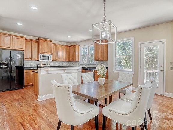 4th image of 204 Montibello Dr