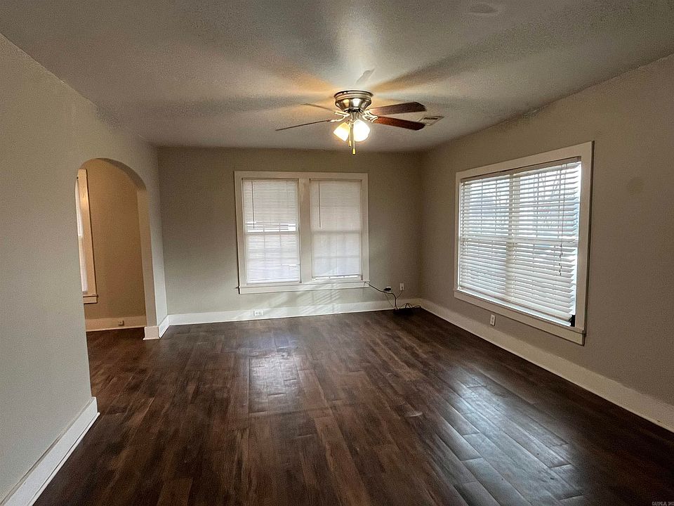 715 W Thompson St, Paragould, AR 72450 | Zillow