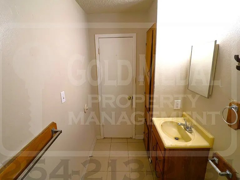1706 Cole St — Photo 9