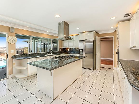 5th image of 6656 Vickiview Dr