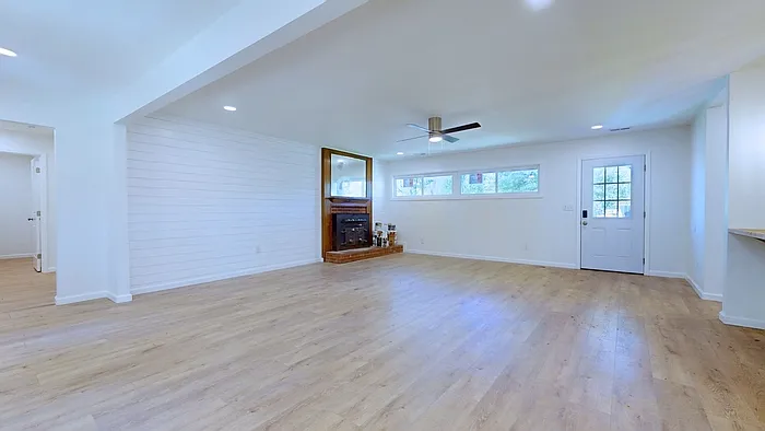 3 bed, 2.0 bath, 1357 sqft, $2,400 — Photo 3