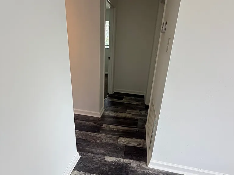 102 Phillips St — Photo 8