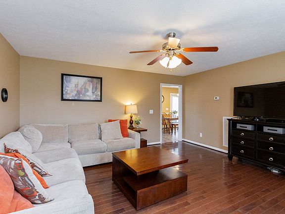 5th image of 132 Centerrock Dr