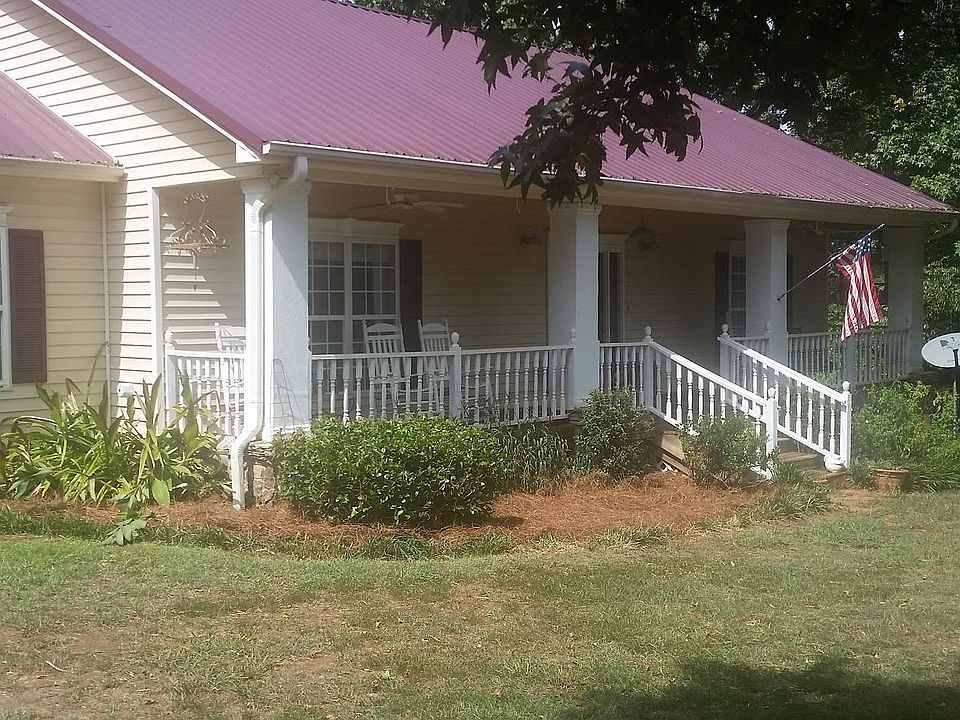 2nd image of 400 Higgins Rd