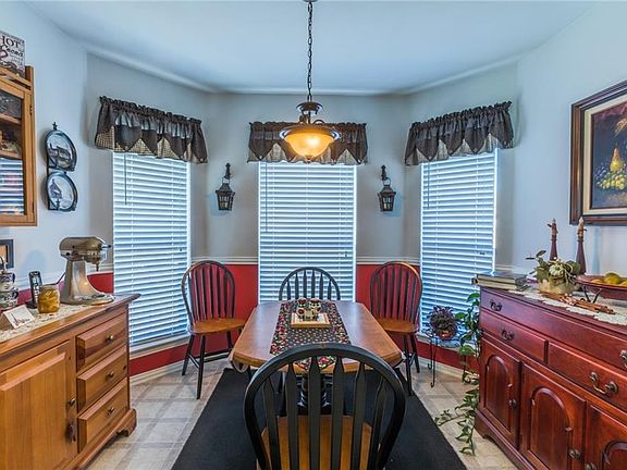 4th image of 133 Lipan St