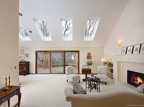 3rd image of 634 Rockland Ave