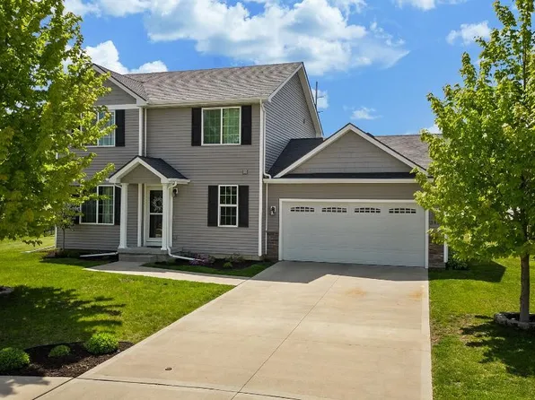 3452 Horton Cir, Clive, IA 50325