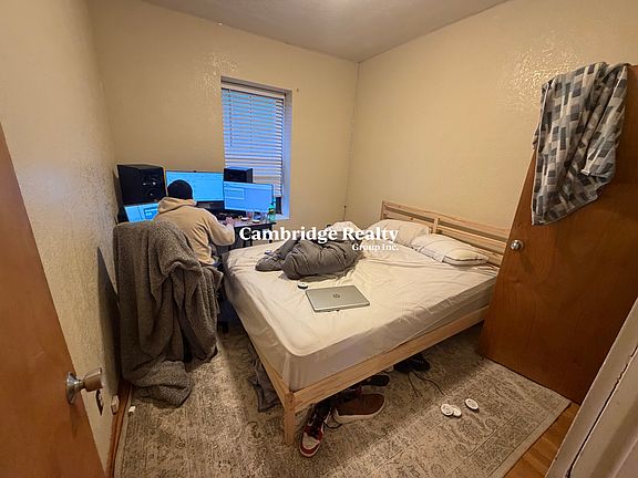 4th image of 88 Hammond St #8T