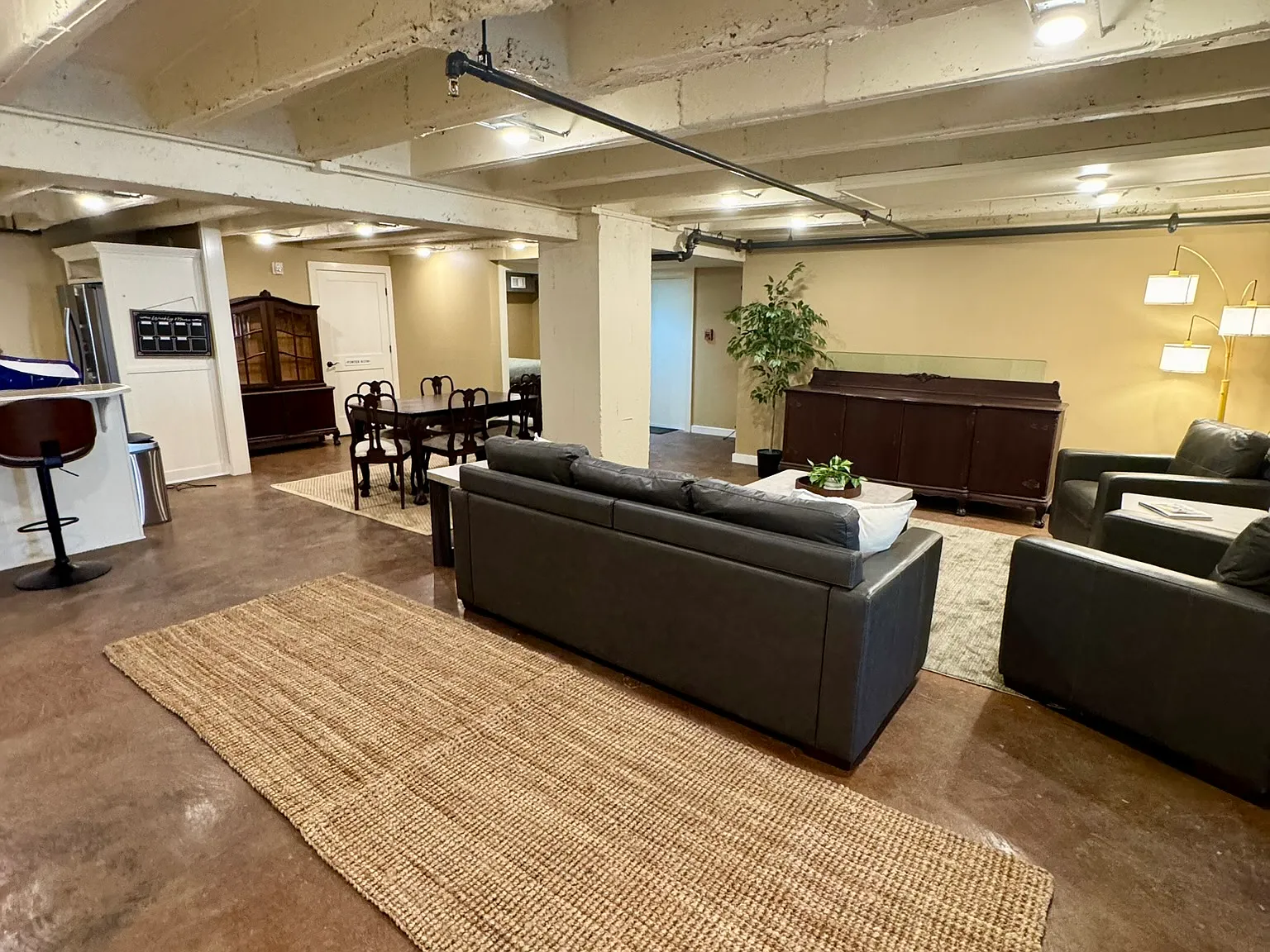 3 bed, 2200 sqft, $3,500 — Photo 4