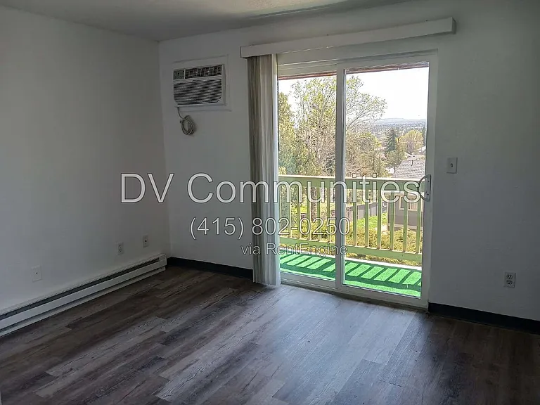 389 NE 10th St #12 — Photo 6
