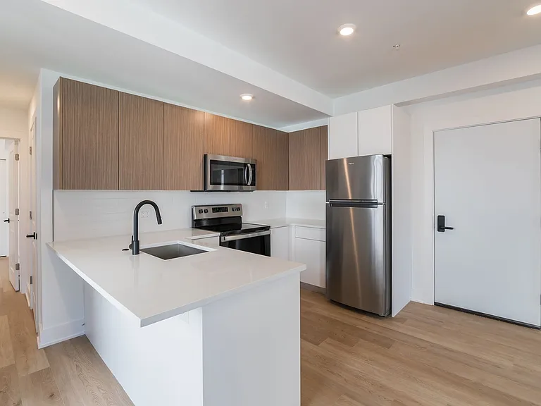 5900 Germantown (The Premiere) — Photo 40