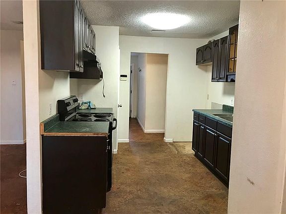 5th image of 724 Admiralty Way