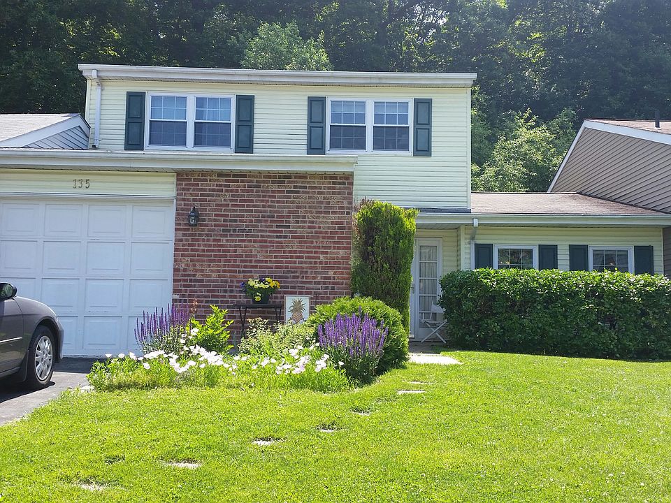 1st image of 135 Canterbury Ct