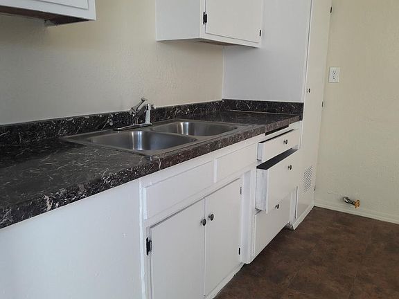 3rd image of 1559 W 226th St
