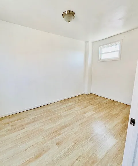 240-42 W Glenwood Ave #3 — Photo 2