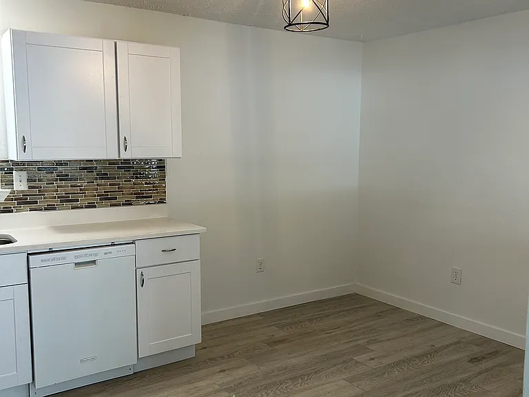 1005 Pinetree Rd — Photo 16