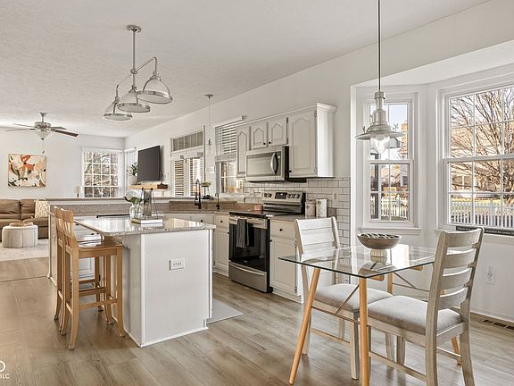 5th image of 10659 Blackthorn Ct