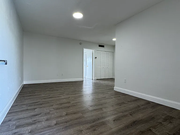 Holly House — Photo 4