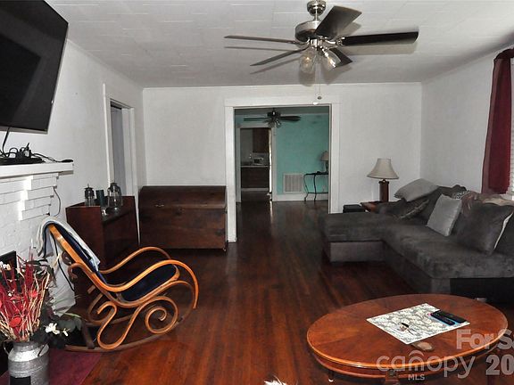 4th image of 161 Walnut St