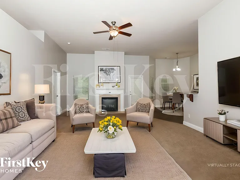 1000 Yorkshire Dr — Photo 3