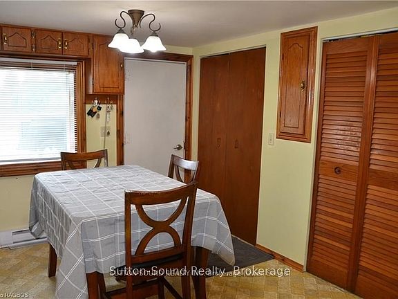 3rd image of 402432 Grey Ave #4