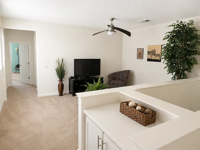 1076 S Fowler Ln — Photo 10