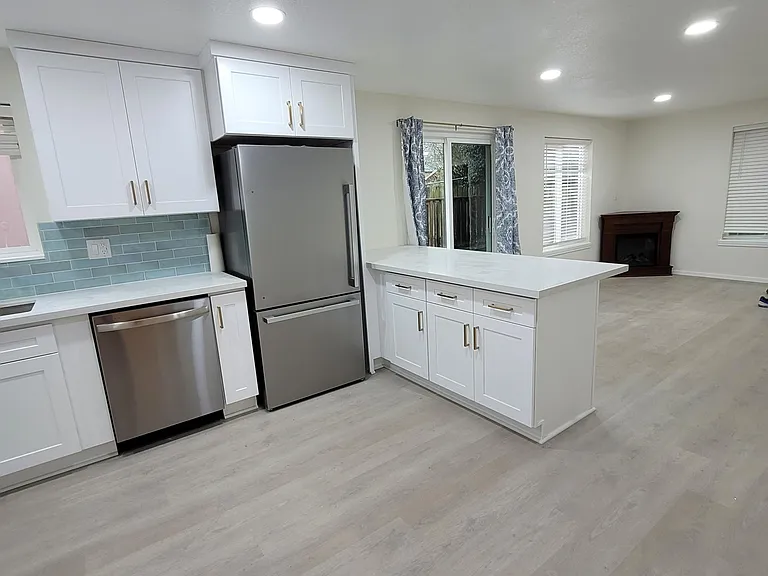 4612 NE Lombard St #3 — Photo 1