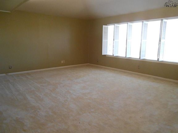 5th image of 2635 Chase Dr