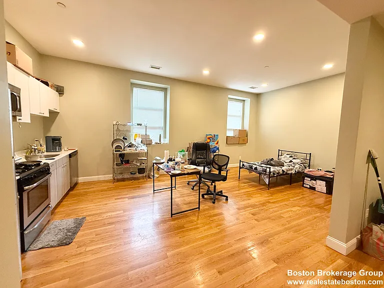 409 Dudley St — Photo 10